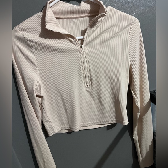 tan cropped fitted sweater, size large. - Picture 1 of 3